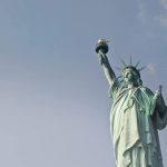 La Guerra Arancelaria de 2025: Shock, Volatilidad y la Reconfiguración Estratégica de la Economía Global