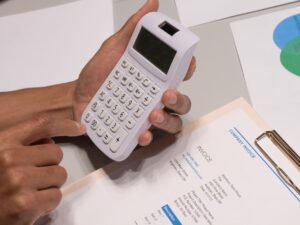 Modelo 303 explicado: qué es, quién lo presenta y cómo rellenarlo sin sustos