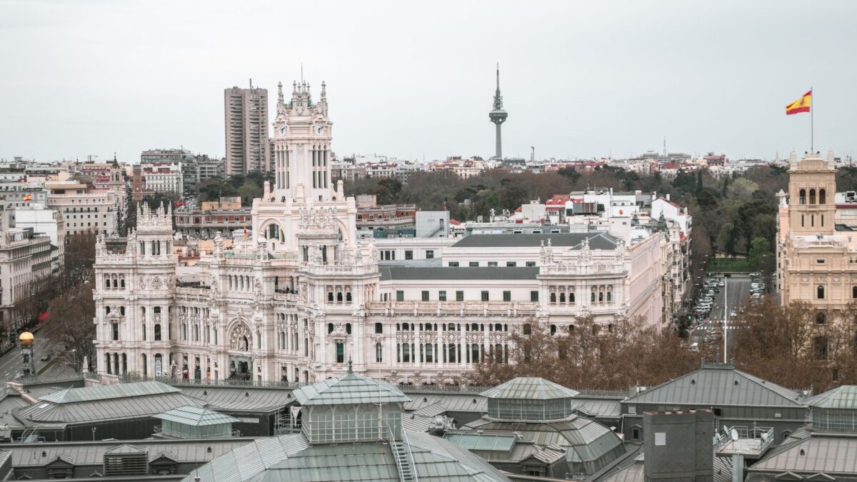 La economía española en 2026: crecimiento moderado y retos para pymes y autónomos