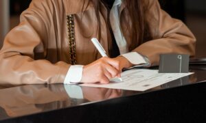 Crear una SL en España siendo extranjero: costes, plazos y obligaciones fiscales