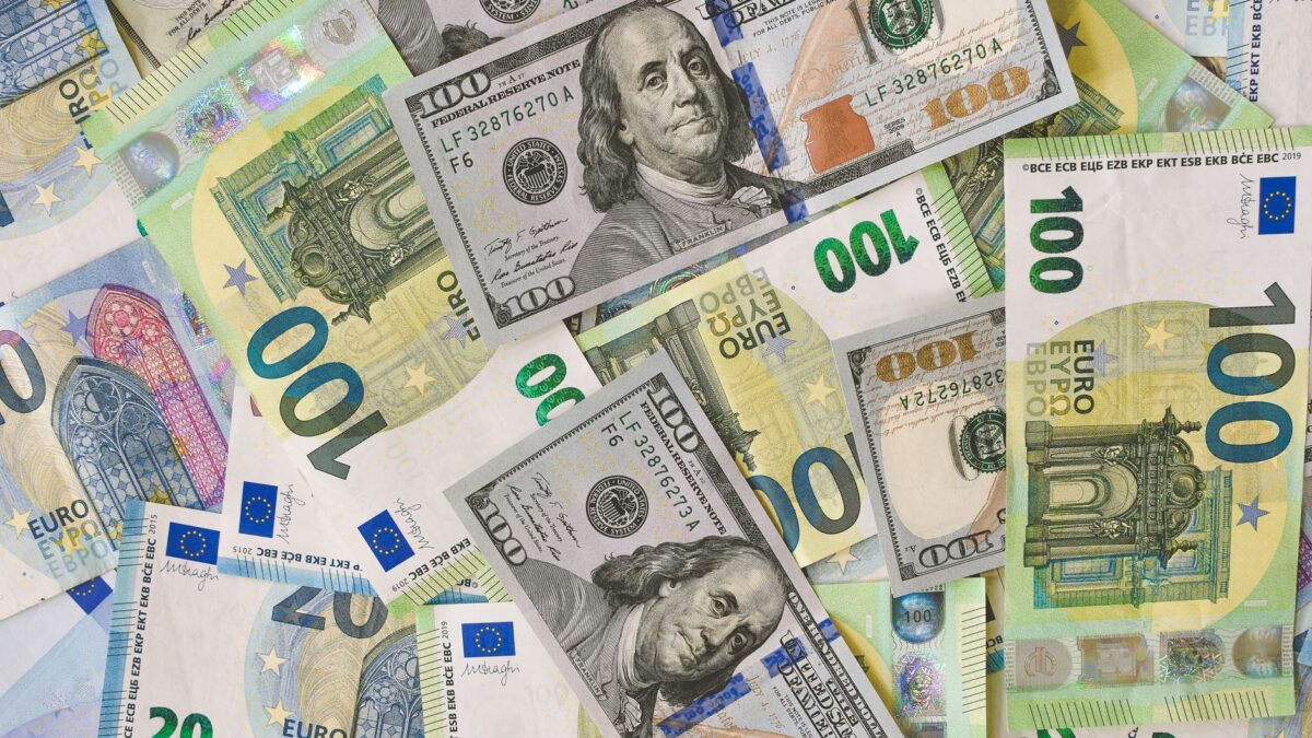 Euro-dólar débil: qué implica para las empresas españolas