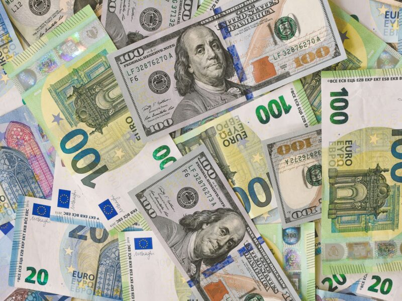 Euro-dollaro debole: cosa comporta per le imprese spagnole