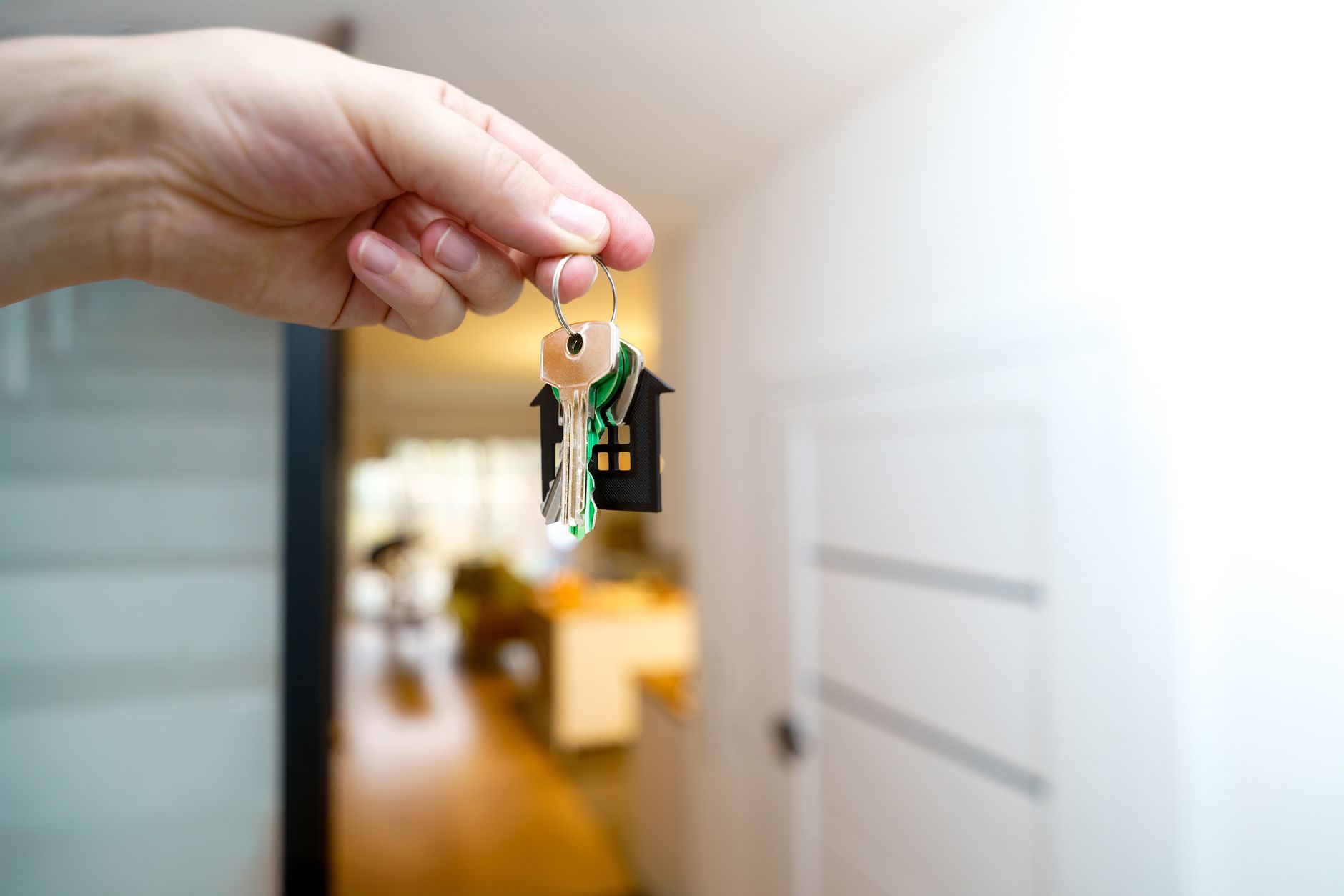 Alquilar tu piso en España: así tributan los propietarios residentes y no residentes