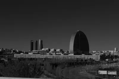 Economía española 2026: crecimiento moderado, vivienda tensionada y pymes a la cautela