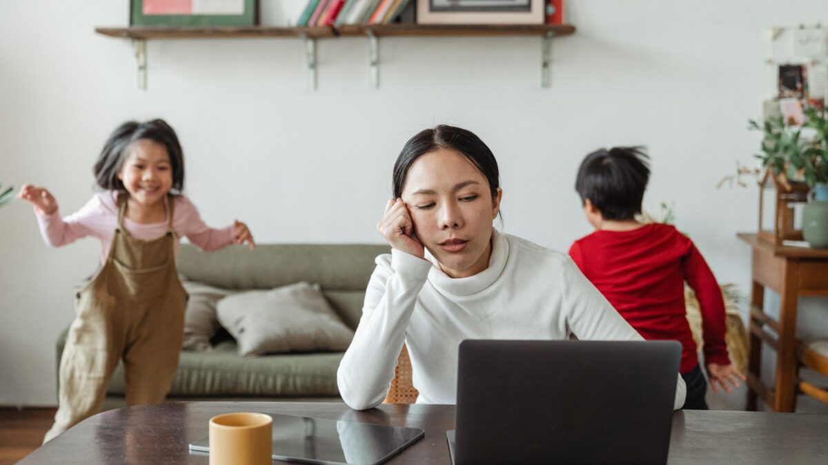 Modelo 140 y deducción por maternidad: lo que un autónomo no debe dejar pasar en 2026