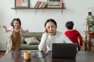 Modelo 140 y deducción por maternidad: lo que un autónomo no debe dejar pasar en 2026