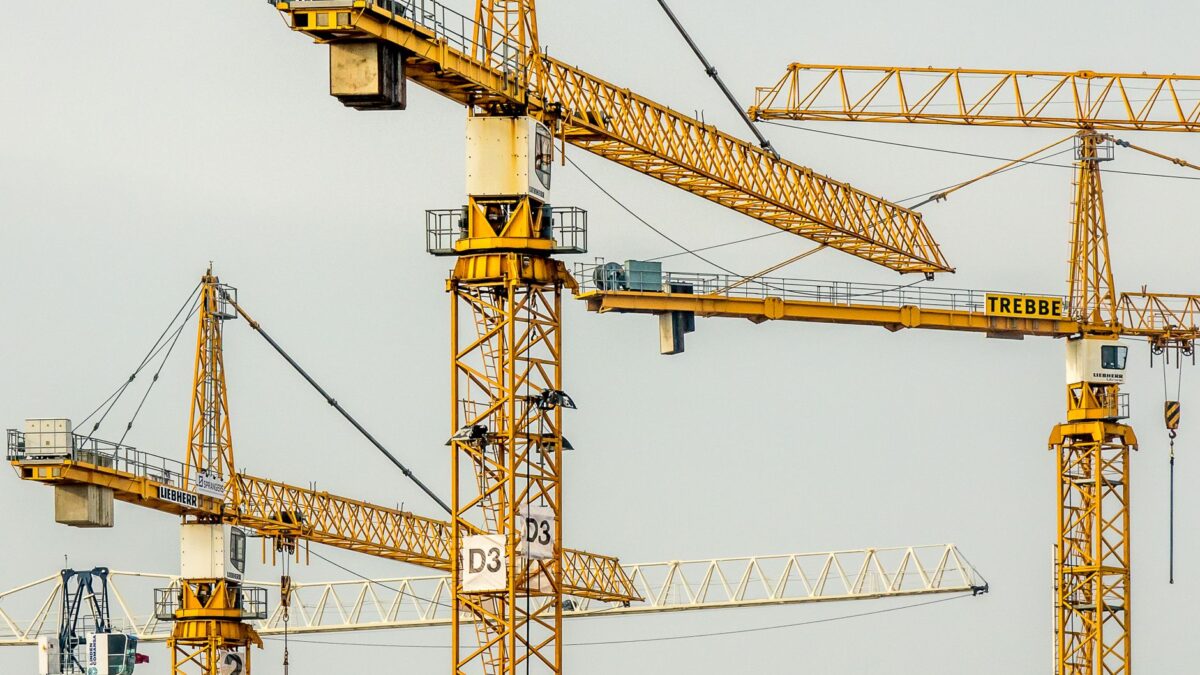 Inversión privada en España: la advertencia del IEE que marcará la economía de 2026