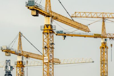 Inversión privada en España: la advertencia del IEE que marcará la economía de 2026