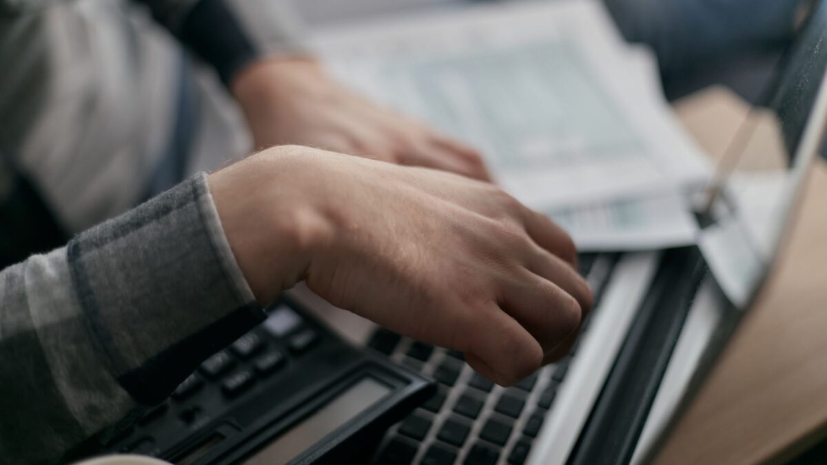 Verifactu y factura electrónica: calendario real y qué hacer ya