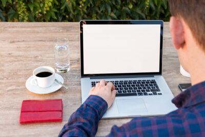 Trabajar como autónomo en España siendo extranjero: guía completa de alta y obligaciones