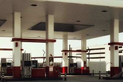 Irán y el petróleo: el impuesto invisible que pagarán tu pyme y tu factura