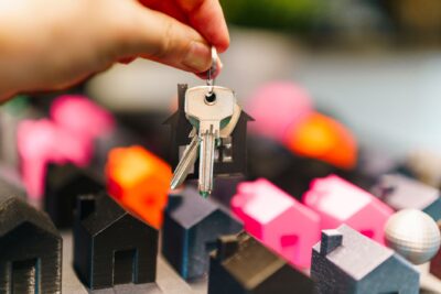 Comprar una vivienda en España siendo no residente: todos los impuestos, paso a paso