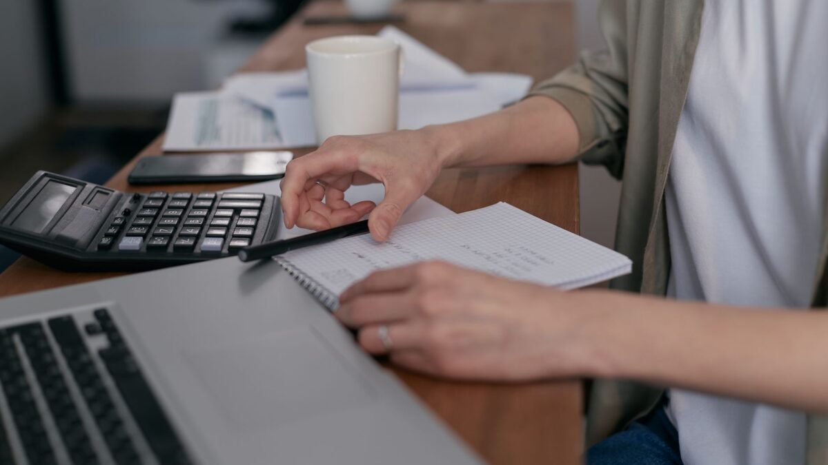Verifactu y factura electrónica: calendario real y qué tienes que hacer ya