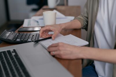 Verifactu y factura electrónica: calendario real y qué tienes que hacer ya